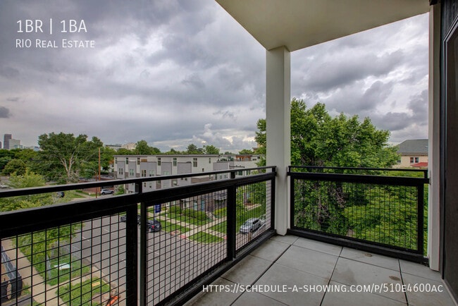 Building Photo - Luxury Apartment in Uptown Denver!
