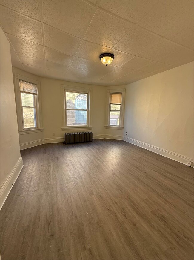Building Photo - 305 Margurerite