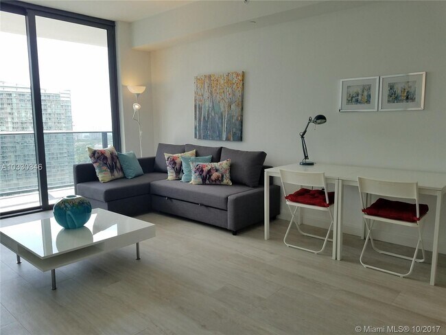 Foto del edificio - 45 SW 9th St