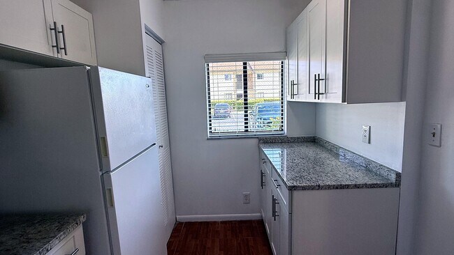Foto del edificio - 114 NW 60th Ave