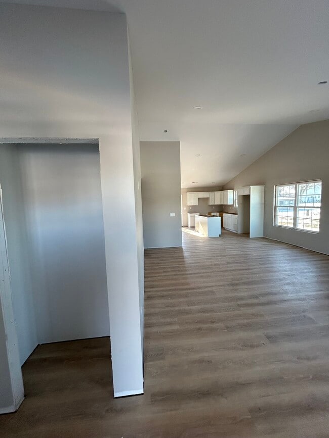 Building Photo - 302 Jennifer