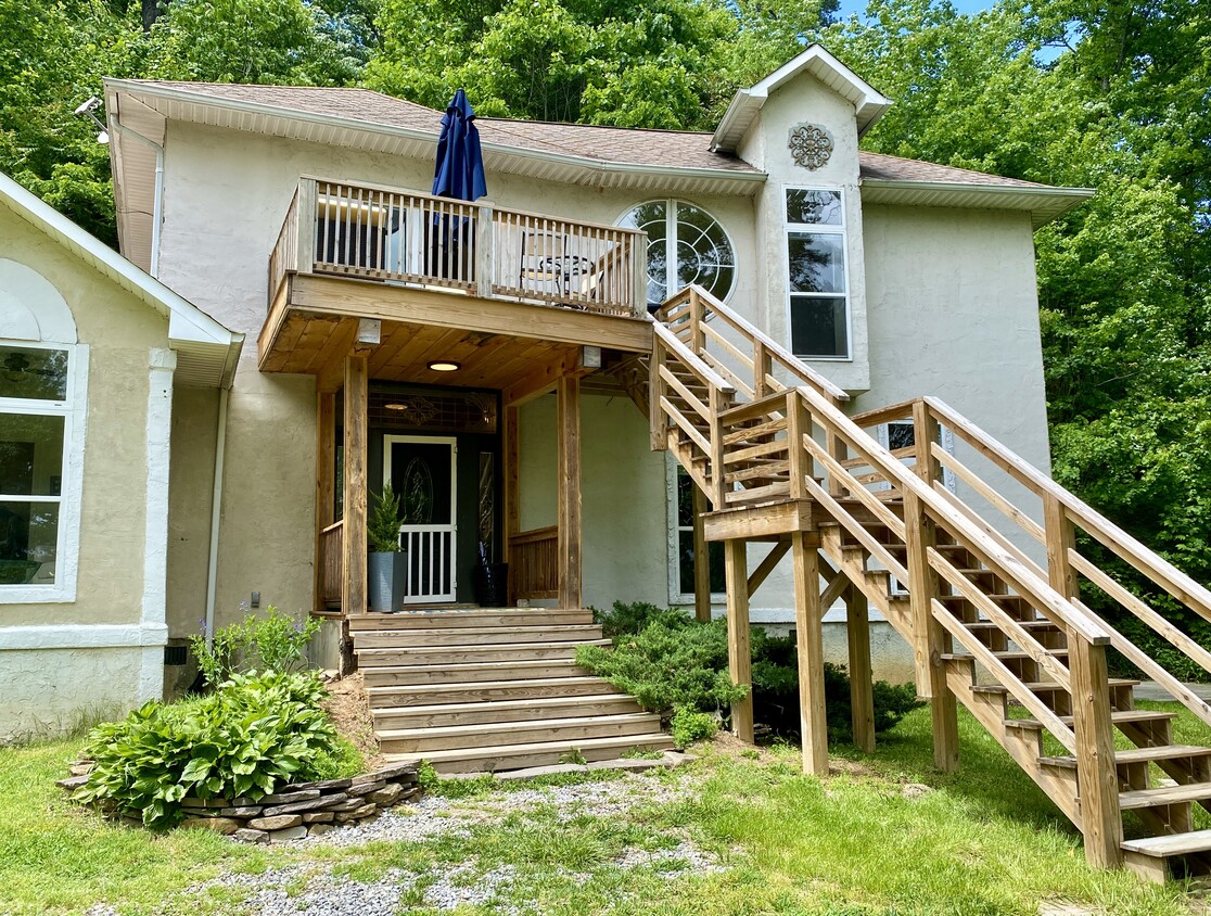 318 Vance Gap Rd Unit Apartment 2, Asheville, NC 28804 Apartments in