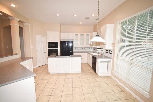 Building Photo - 514 Avery Dr
