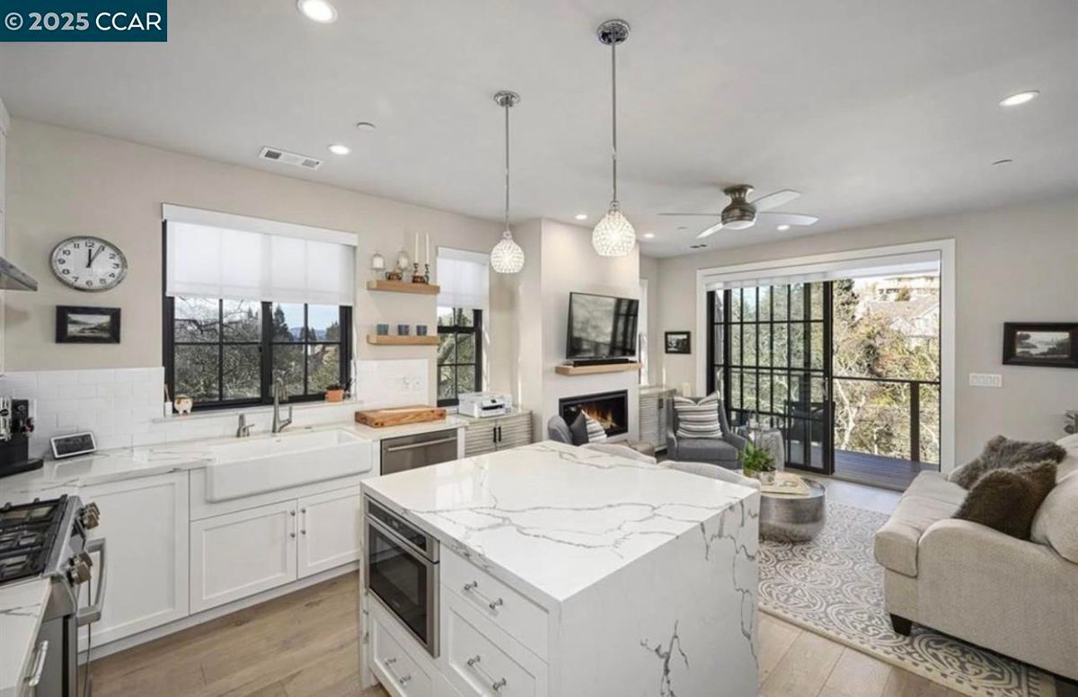 Primary Photo - 3075 Stonegate Dr