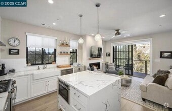 Building Photo - 3075 Stonegate Dr