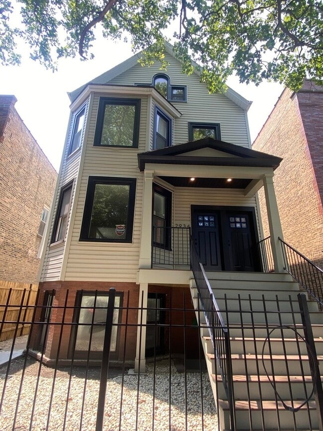 Building Photo - 2934 N Avers Ave