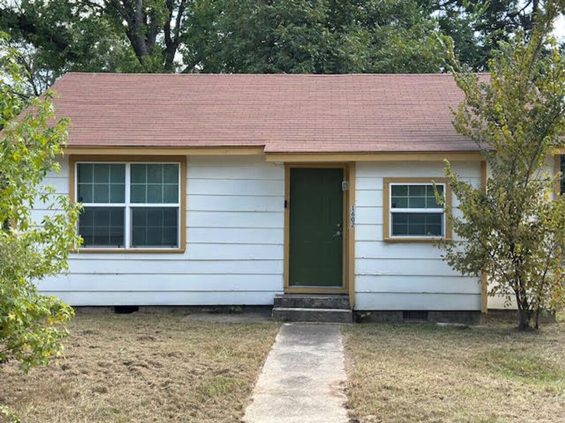 Foto principal - 2-Bedroom Rental in the Heart of Pine Bluff