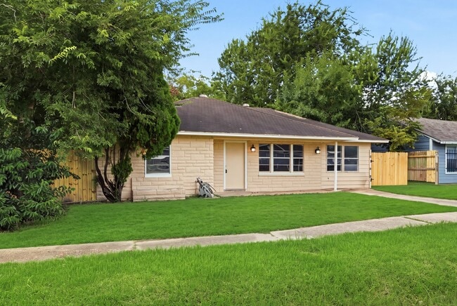 Building Photo - 5326 Doulton Dr
