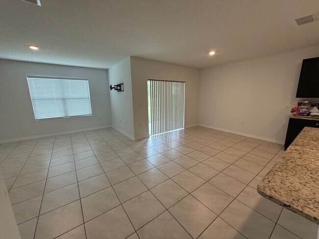 Building Photo - 4/2 Groveland Home
