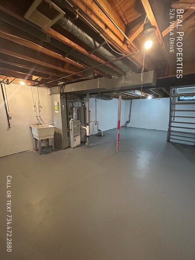 Building Photo - 524 Villa Dr