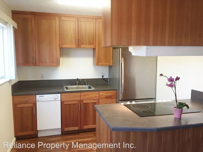 Building Photo - 537-539-539 NE 80th Ave