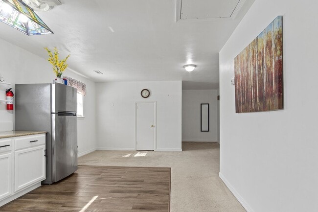 Cute-as-a-Button 2BR/2BA Apartment in Williamsburg VA | Private Entrance + Utilities Included - Cute-as-a-Button 2BR/2BA Apartment in Williamsburg VA | Private Entrance + Utilities Included