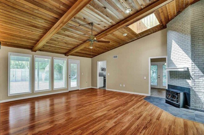 Foto del edificio - 1011 Mcdale Ln