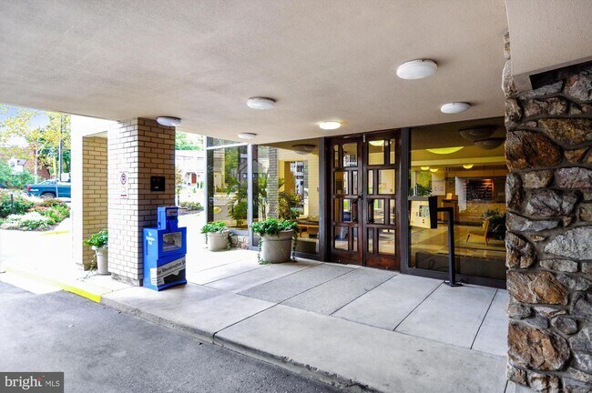 Foto del edificio - 4242 East-West Hwy