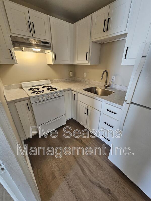 Building Photo - 100 N Champlain St
