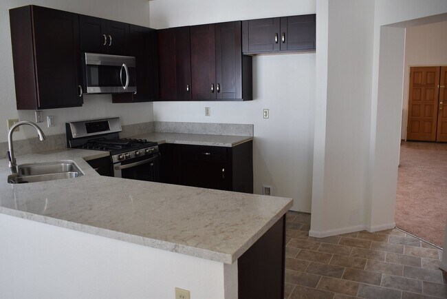 Building Photo - Upgraded Single Story 3 Bed 2 Bath Detache...