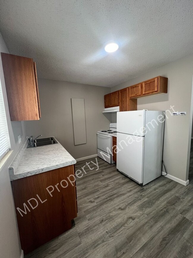 Building Photo - Thomas White Apartments*