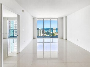 Building Photo - 500 Brickell Ave