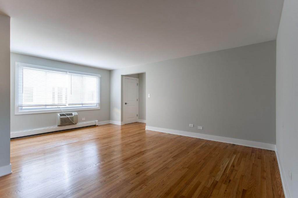 Foto principal - 2 bedroom in Chicago IL 60645