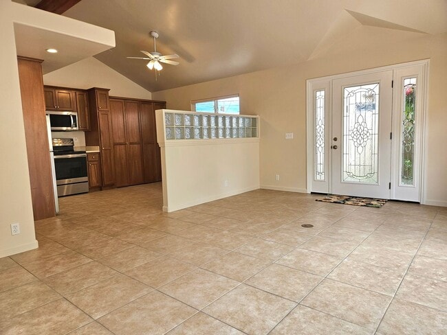 Building Photo - 337 Las Vegas St