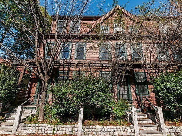 Primary Photo - 253 River St