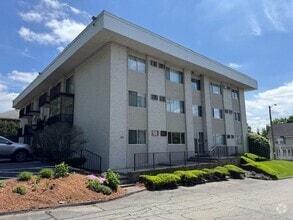 Building Photo - 250 Nesmith St