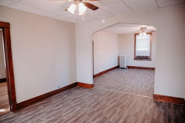 Foto del edificio - 2441 Templeton St