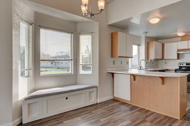 Foto del edificio - 2 Bedroom/2 Bath in Courtyard Condos