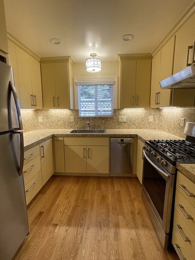 Kitchen - 727 Laurel St
