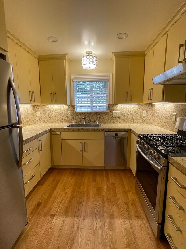 Kitchen - 727 Laurel St House