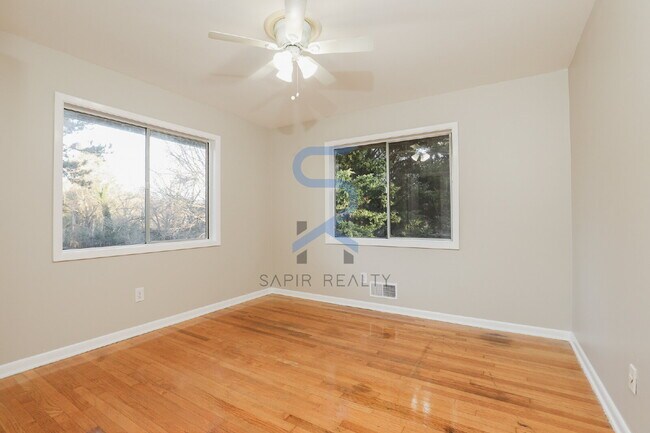 Building Photo - Feel-Good Living – Beautiful 3BR/2.5BA in a Close-Knit Palmetto Neighborhood