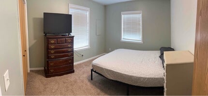 Building Photo - 820 Holcomb Ave