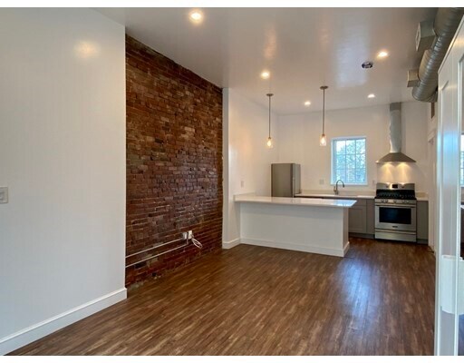 Primary Photo - 105 Broadway
