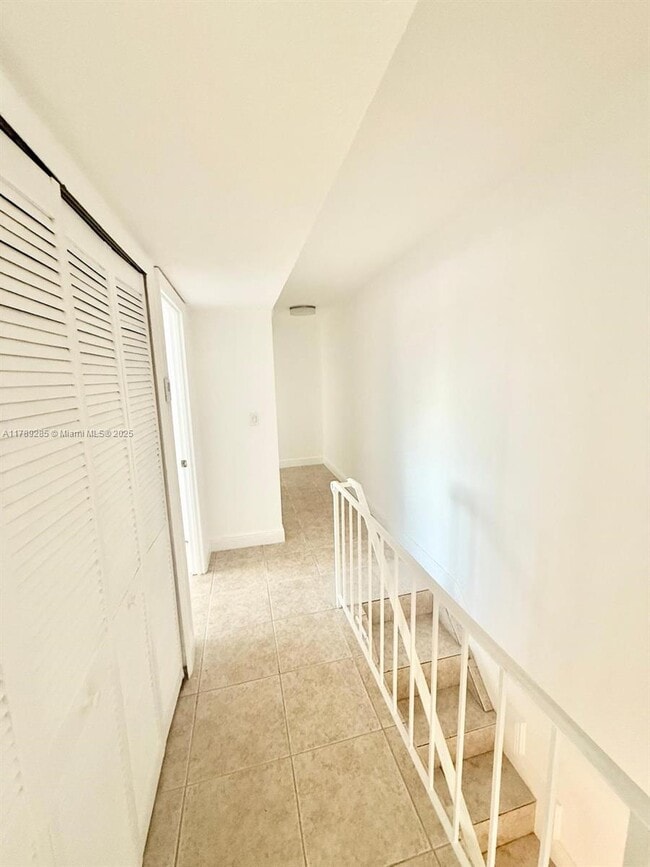 Foto del edificio - 984 W 40th St