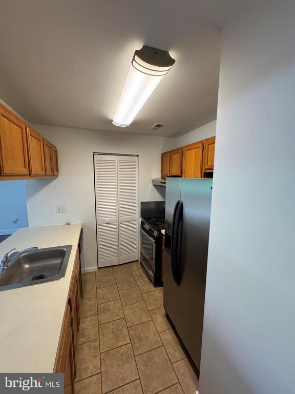 Foto del edificio - 1303 Hickory Cir