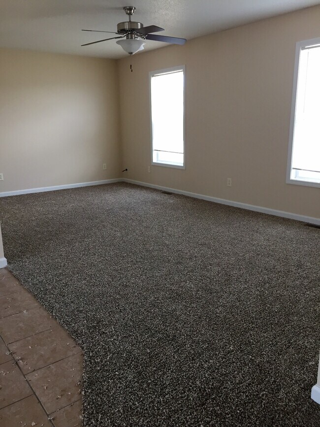 Building Photo - 114 Willow Ridge