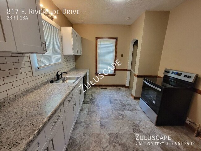 Building Photo - Riverside Drive and full basement