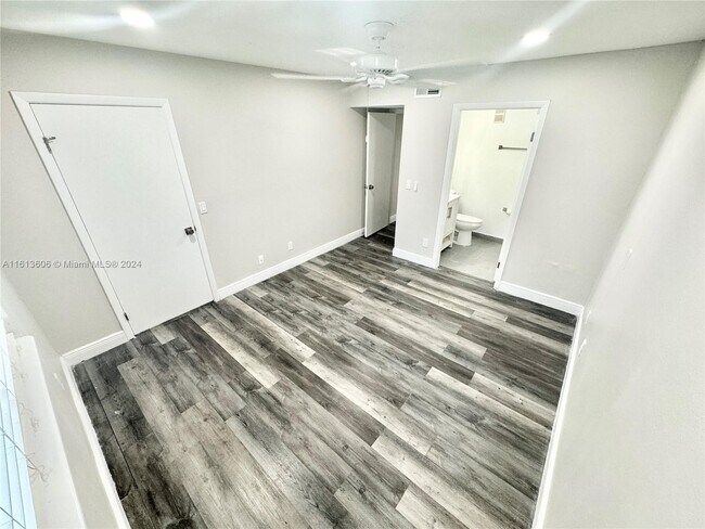 Foto del edificio - 8320 SW 1st St