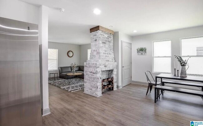 Foto del edificio - 4902 3rd Ave S