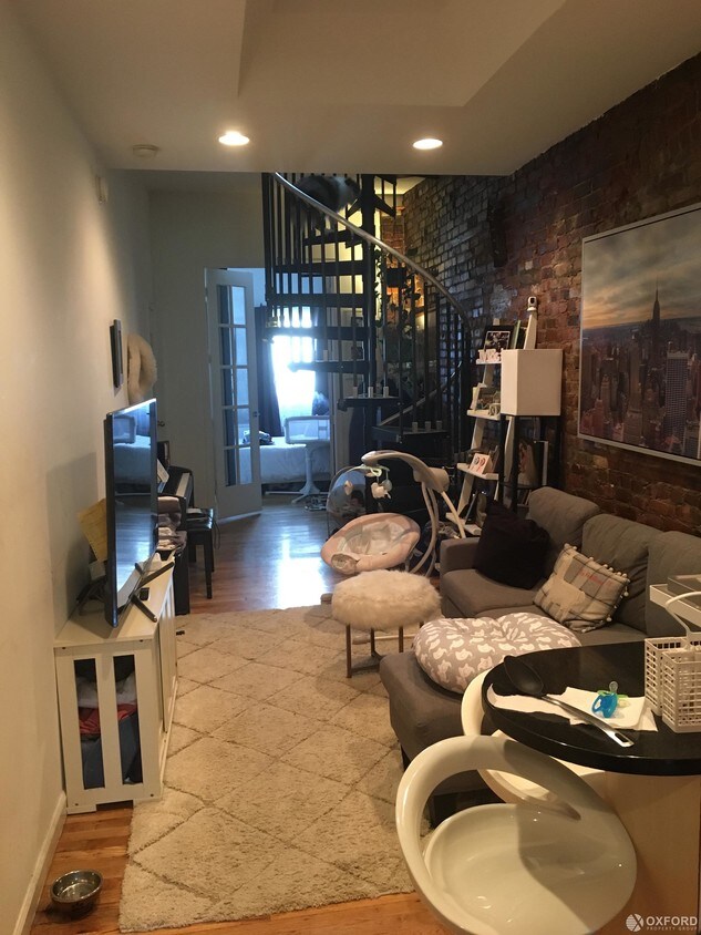 Primary Photo - 286 East 10th Street