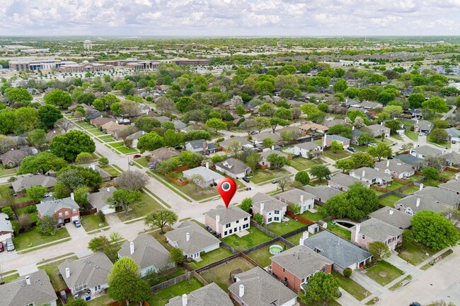 Building Photo - 2119 Oleander Way