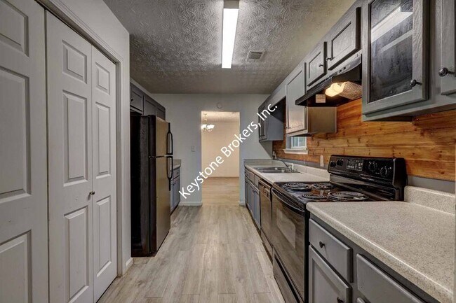 Building Photo - 100 Henry Burch Dr
