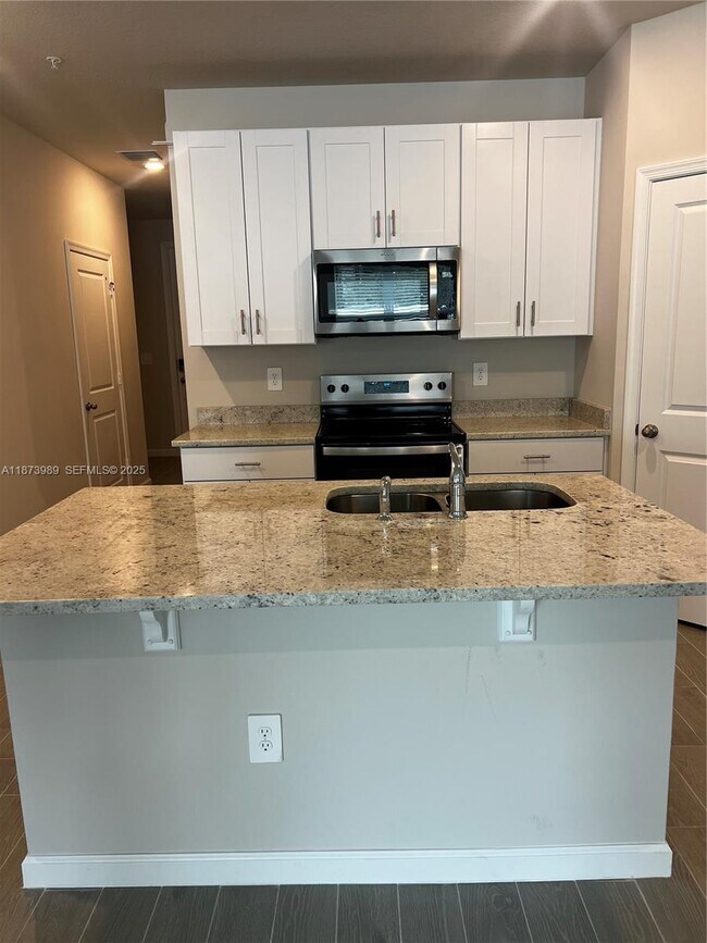 Foto del edificio - 478 Salisbury Cir