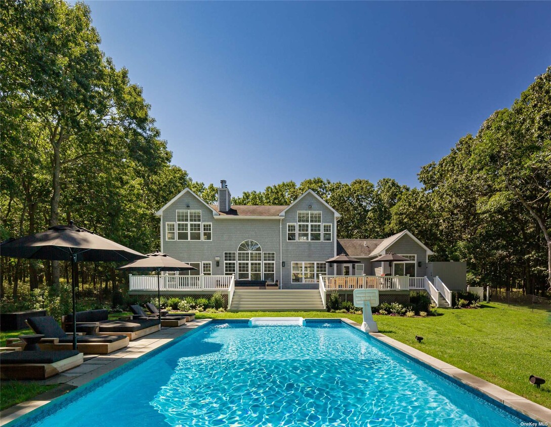 Foto principal - 528 Wainscott NW Rd