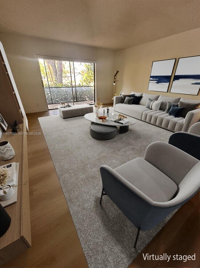 Foto del edificio - 709 Gardens Dr