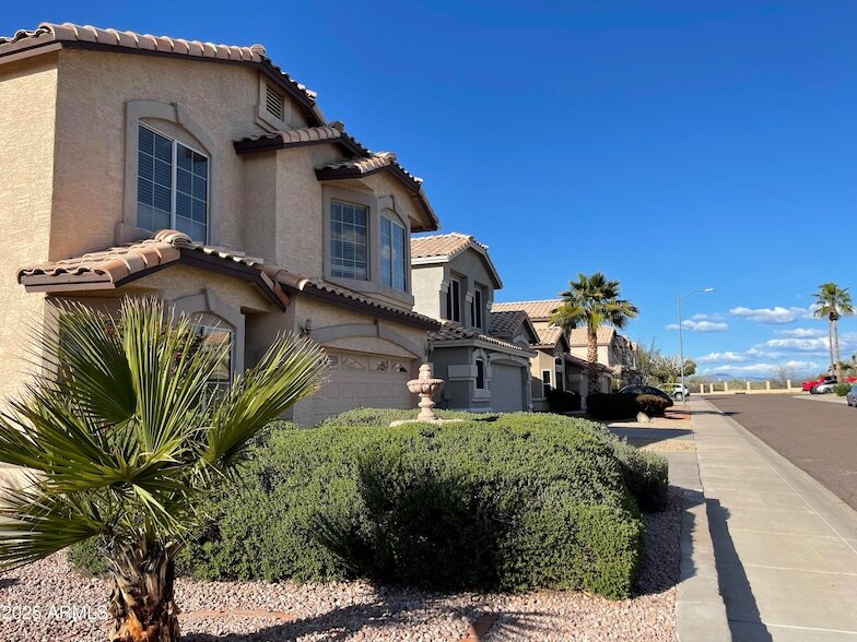 Foto principal - 1702 E Blackhawk Dr