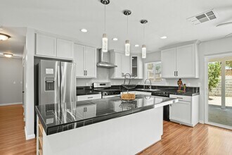 Building Photo - 51410 Avenida Villa