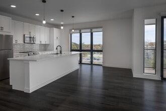 Interior Photo - The Symphony at OneNorth