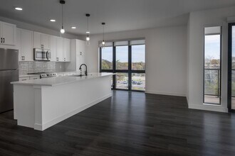 Interior Photo - The Symphony at OneNorth