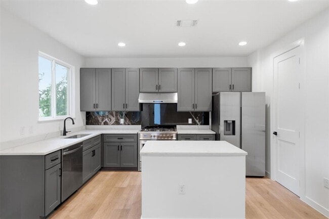 Building Photo - 2212 Yellow Jacket Ln